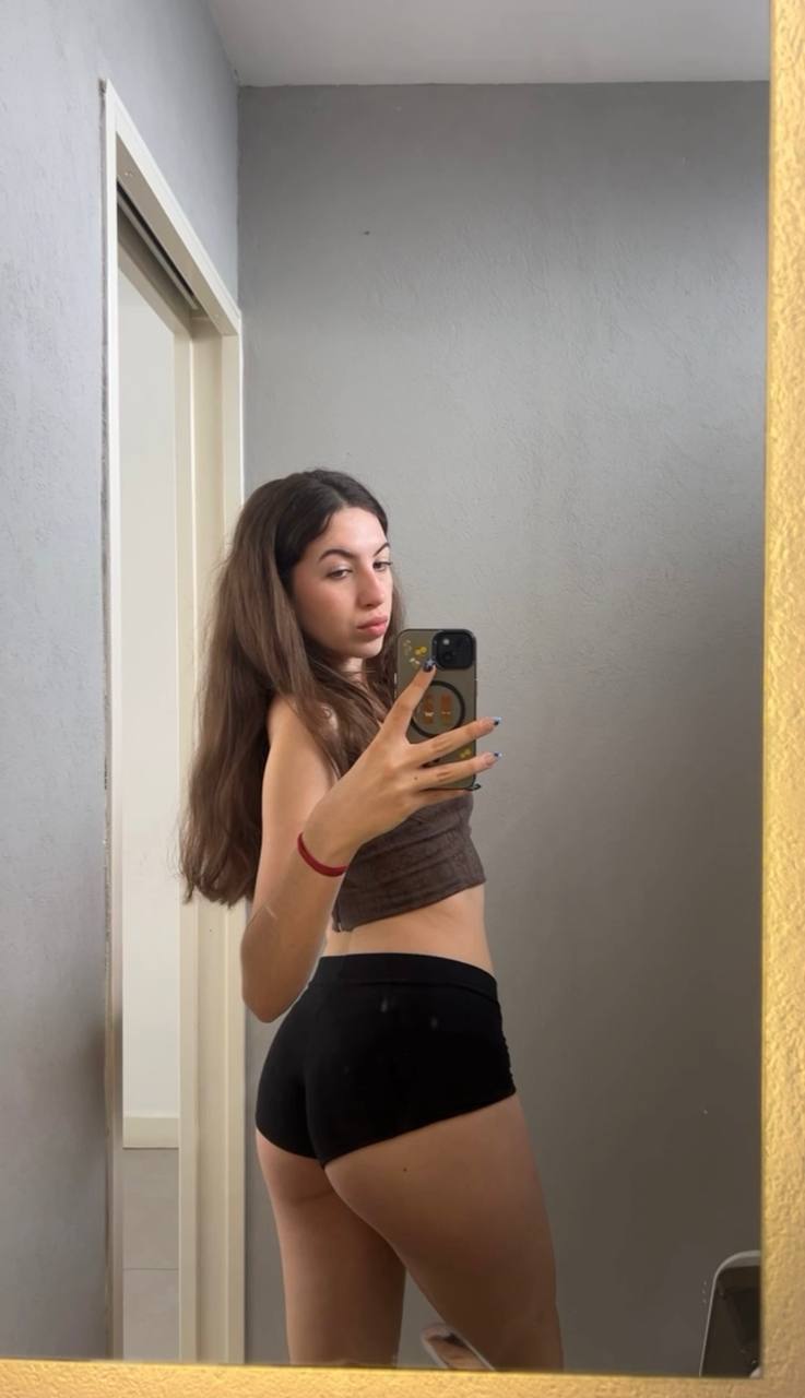 Amber in her underwear in Kaifing