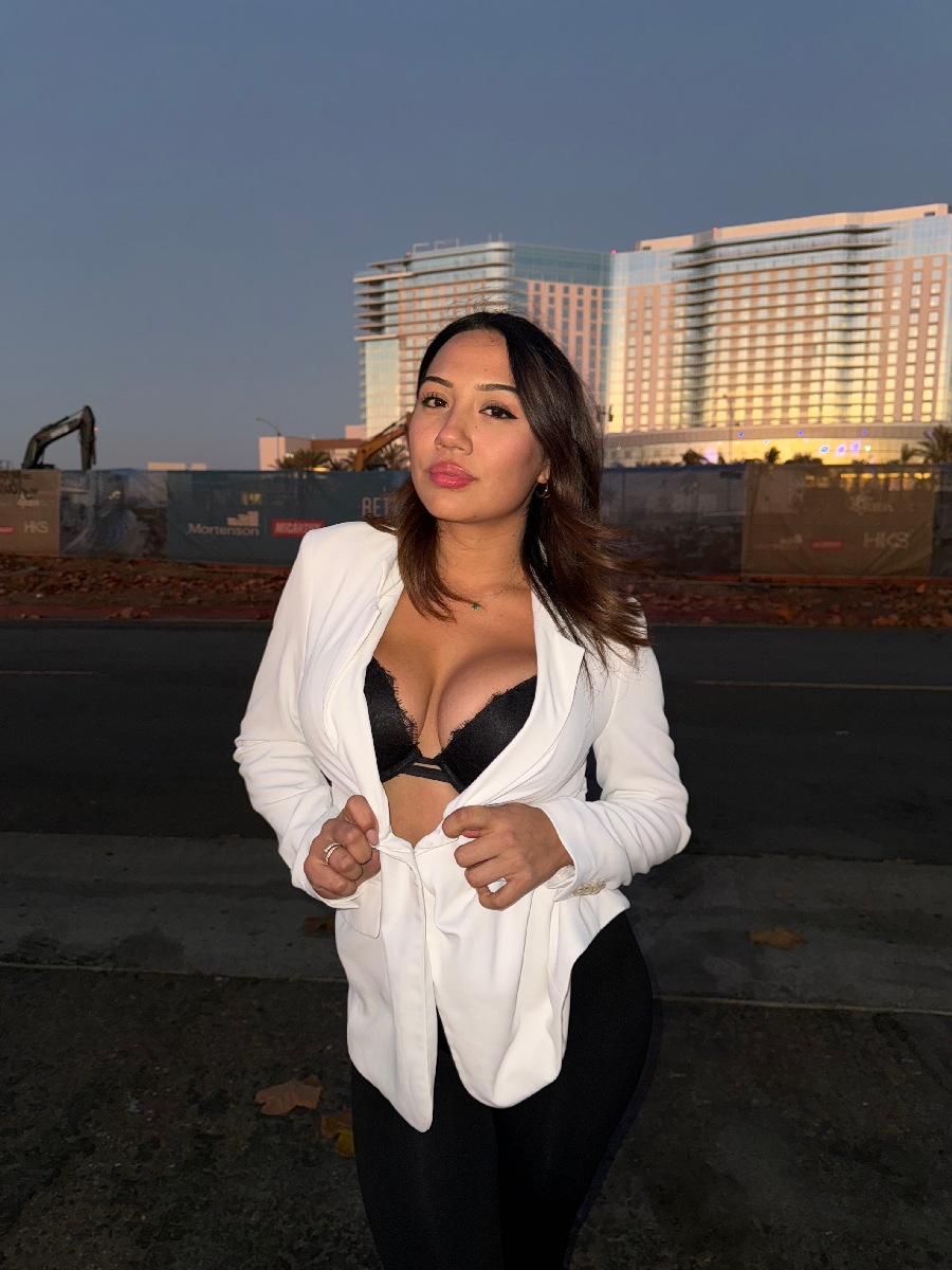 Take a pause and enjoy Ali Cruz — streaming from Kaifing