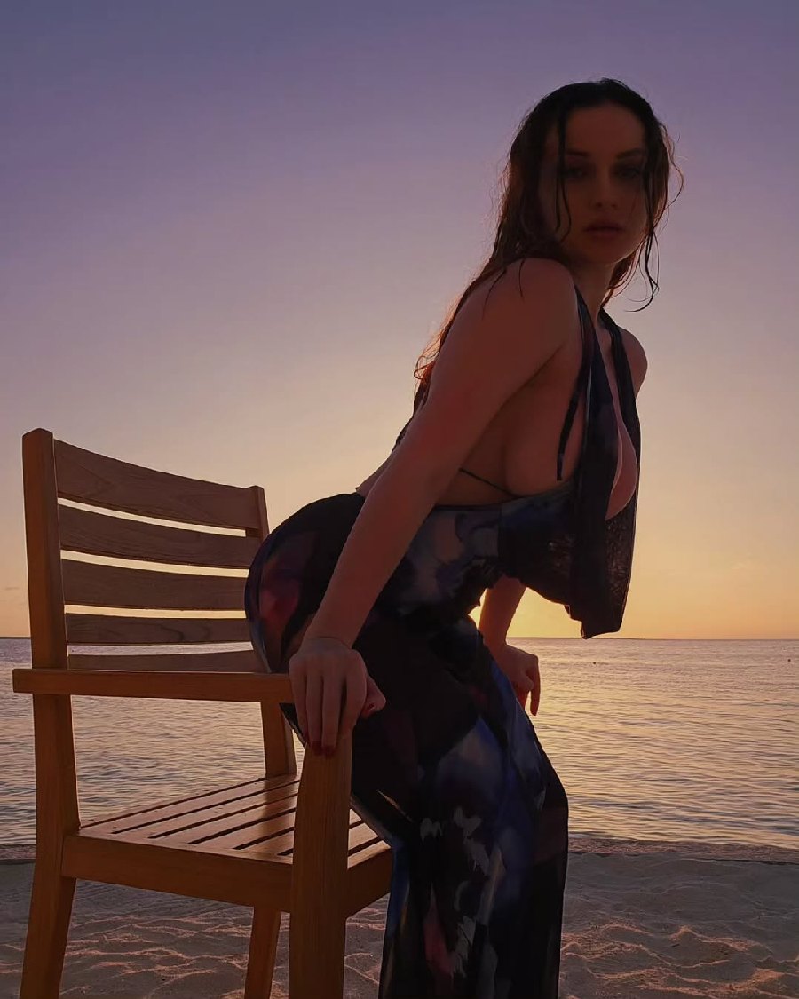 Sexy girl Miranda Faith nude in Kaifing