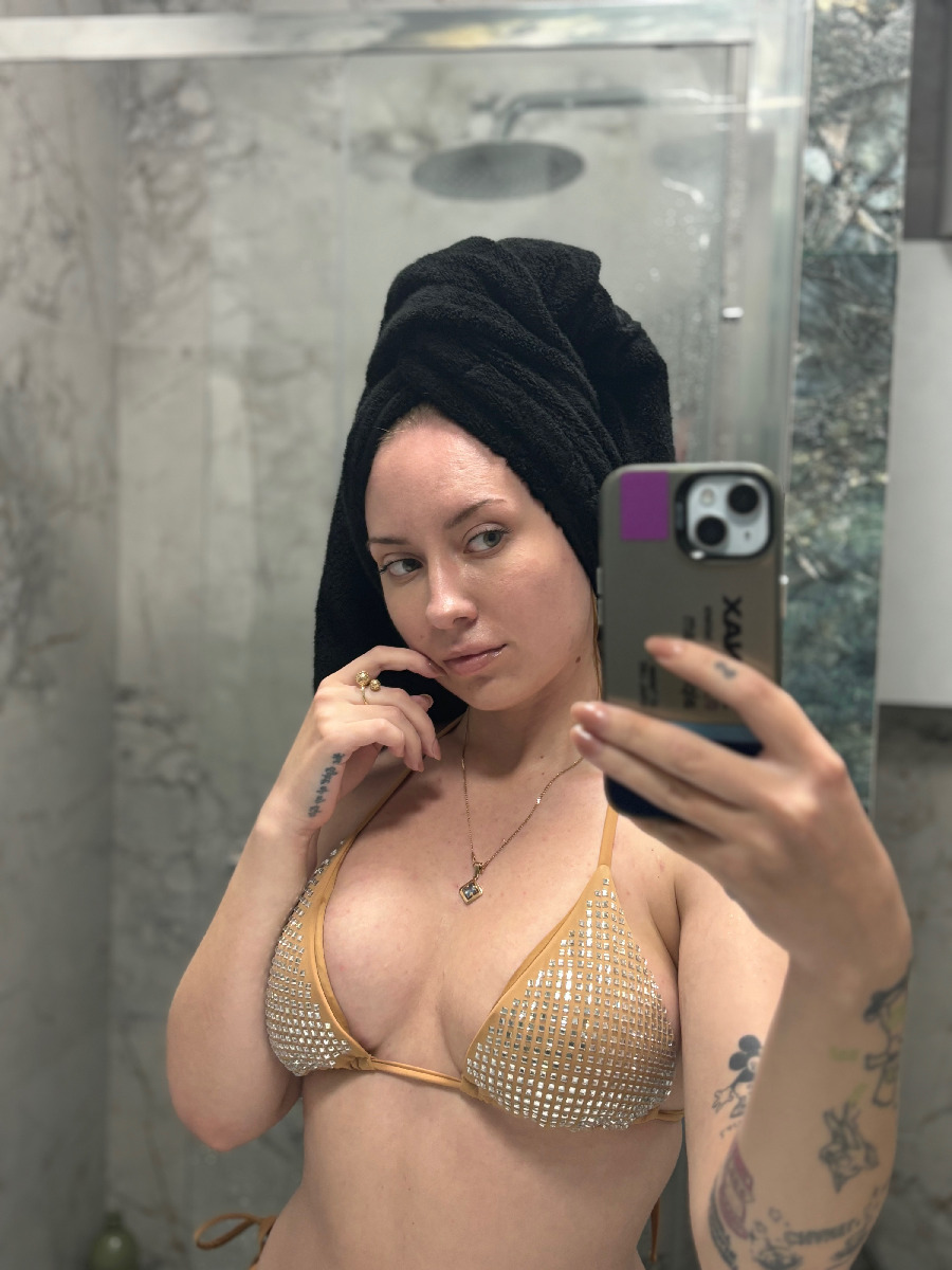 Nude girl KateV in Kaifing