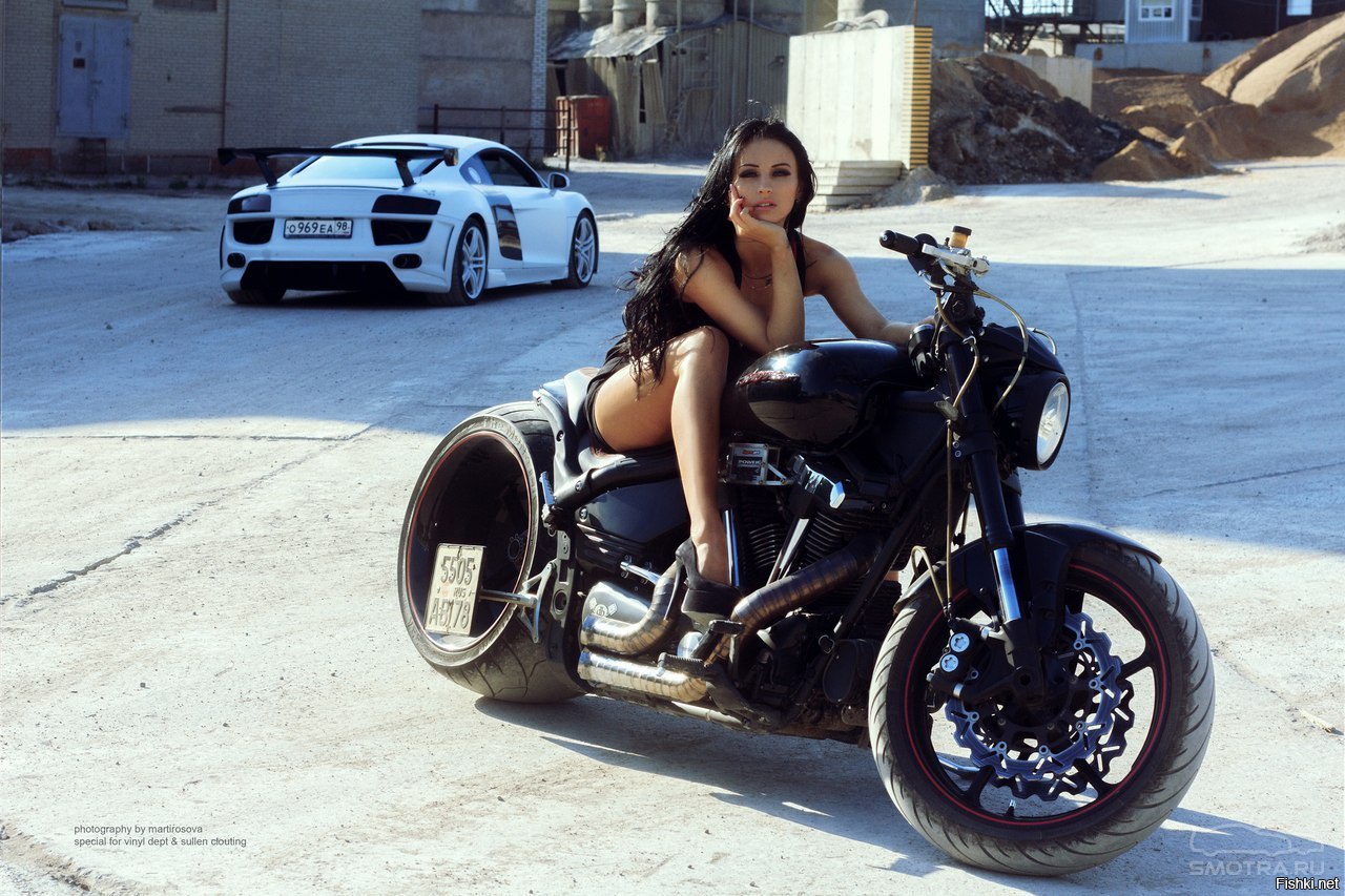 Sexy model Brunettes on a motorcycle in Kaifing