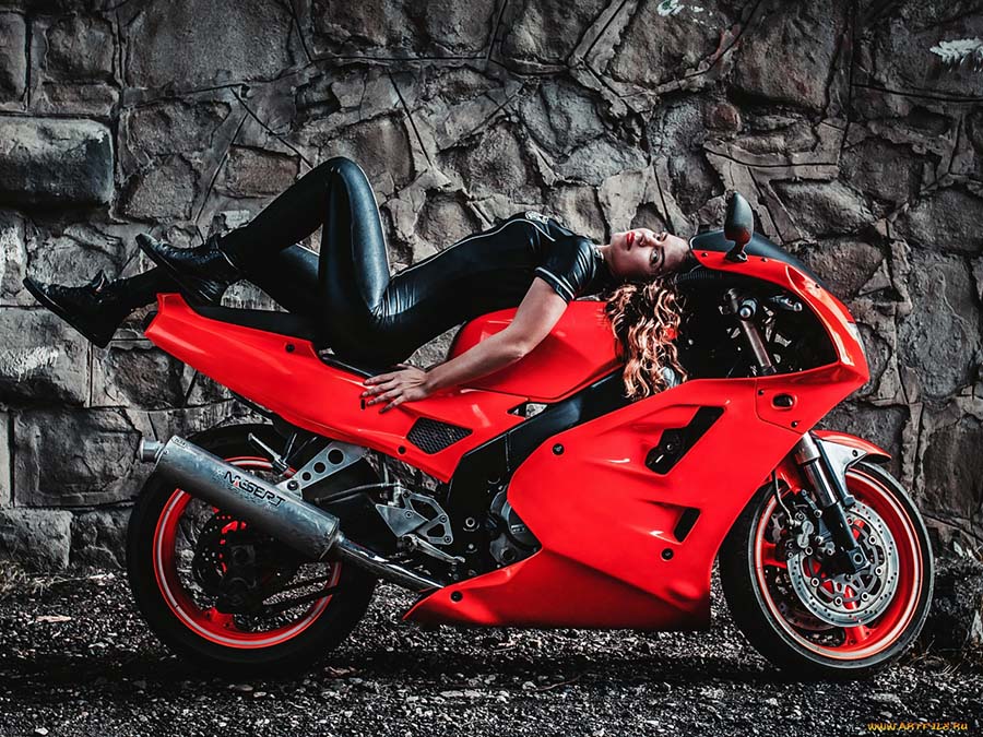 Beautiful girl Beautiful girls and motorcycles in Kaifing