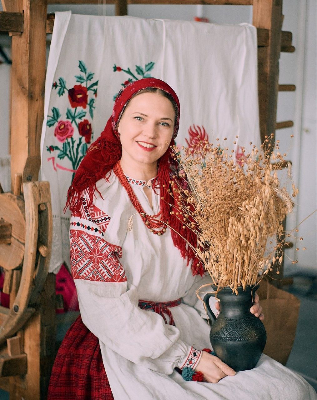 Women in Slavic costumes in Kaifing