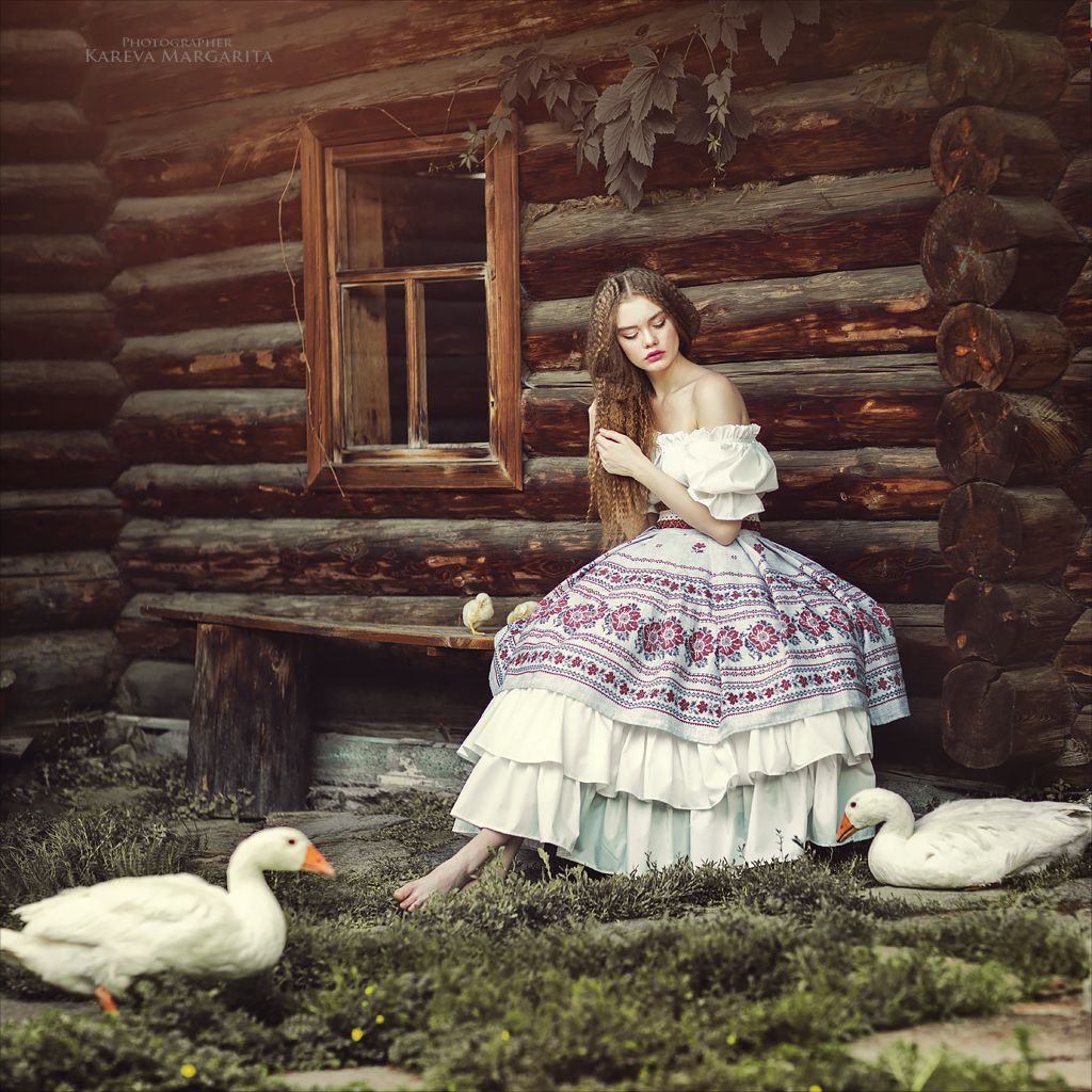 Women in Slavic costumes in Kaifing
