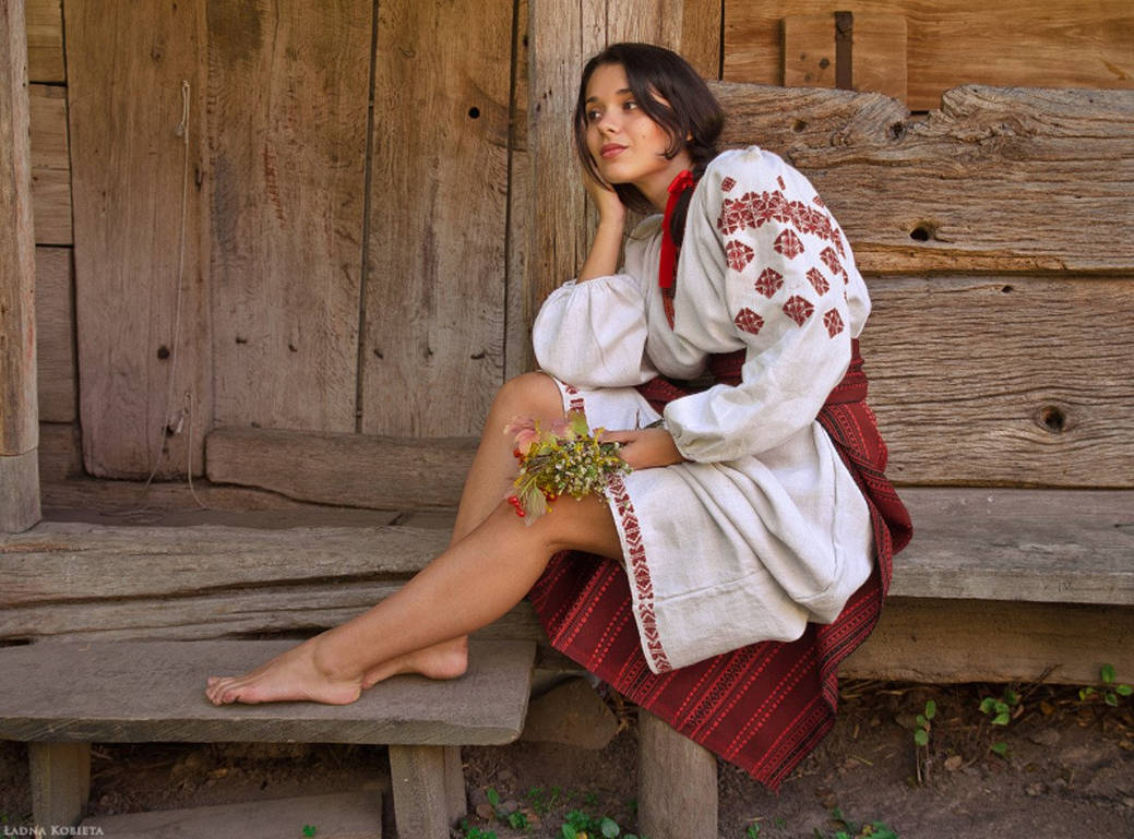 Women in Slavic costumes in Kaifing