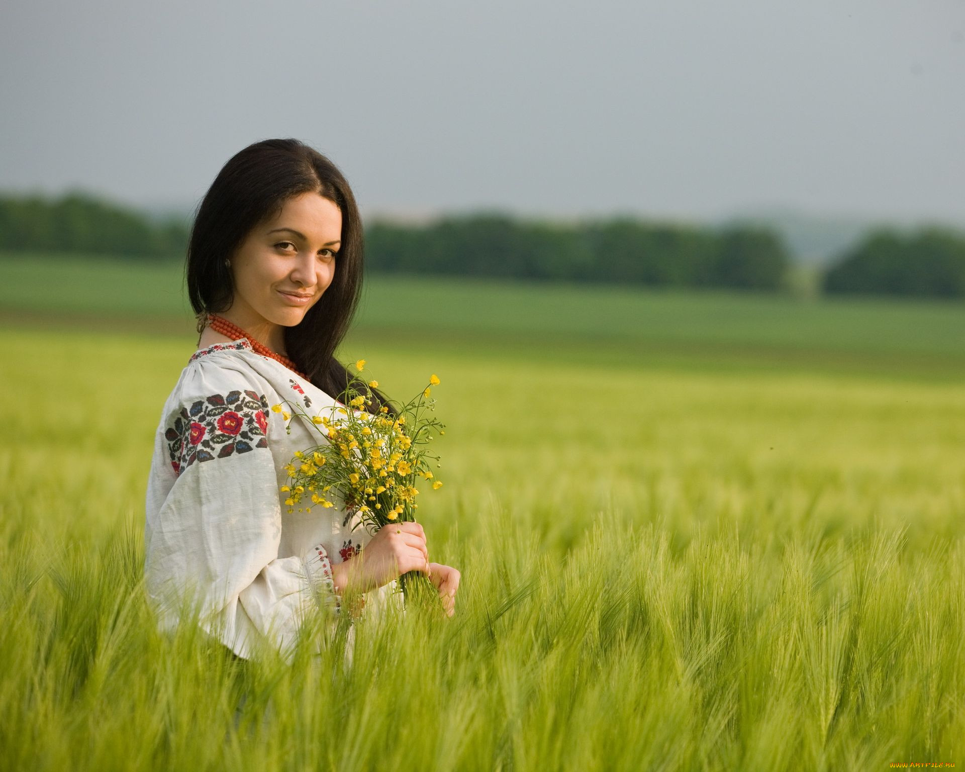 Women in Slavic costumes in Kaifing
