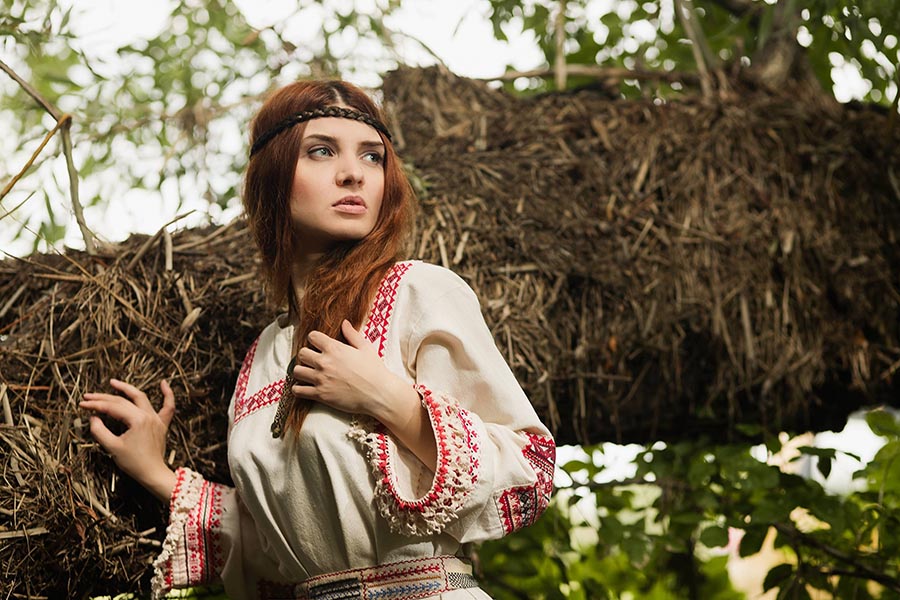 Women in Slavic costumes in Kaifing