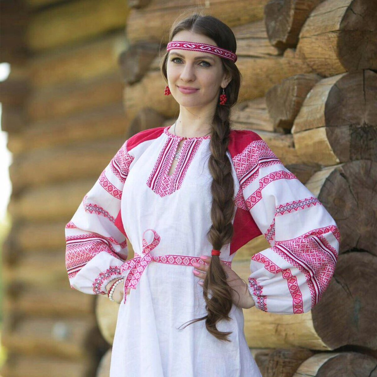 Girls in Slavic costumes in Kaifing