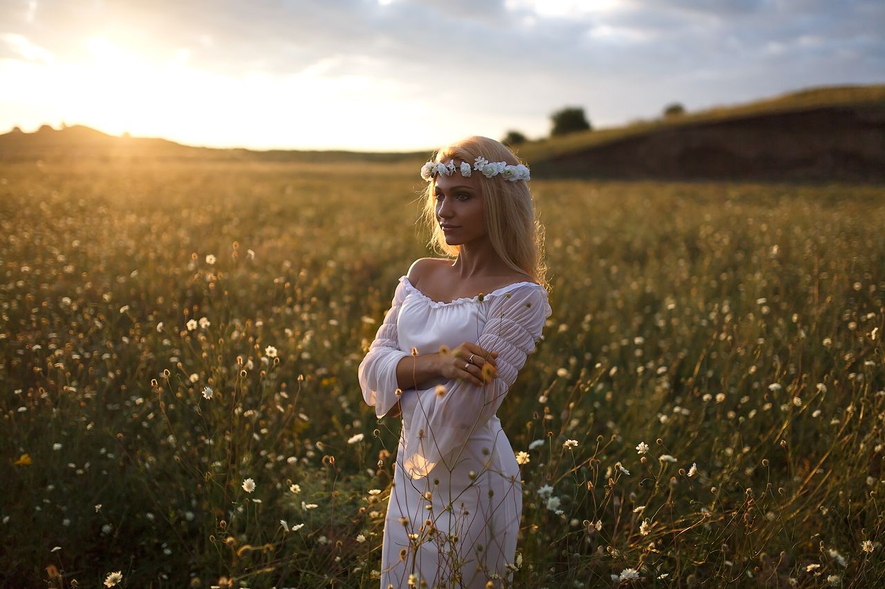Girls in Slavic costumes in Kaifing