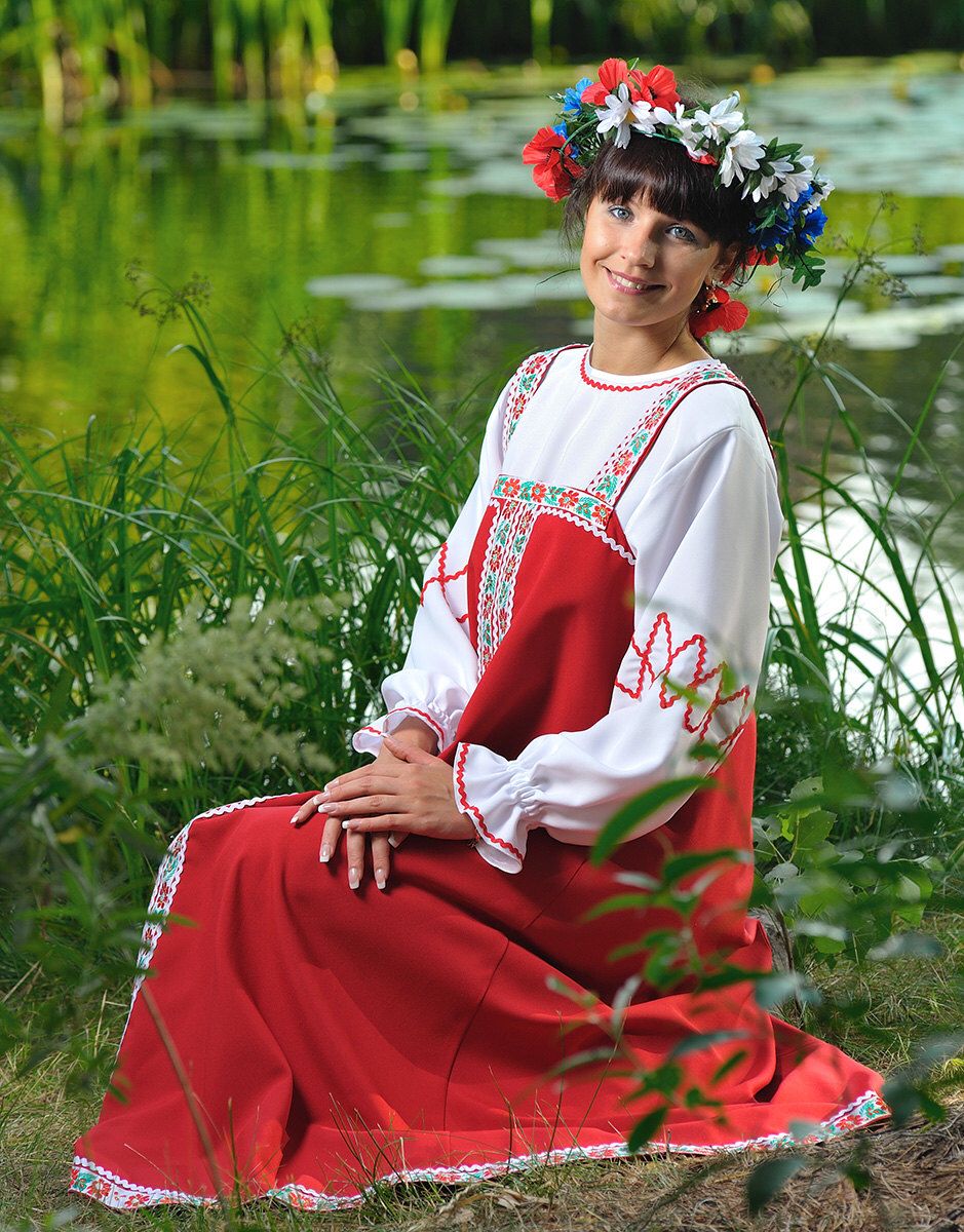 Beautiful girl Girls in Slavic costumes in Kaifing