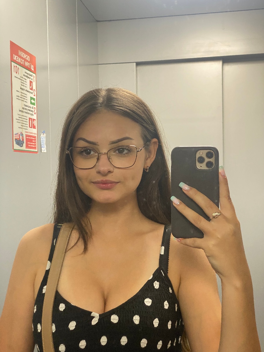 Sexy model Stacy in Kaifing