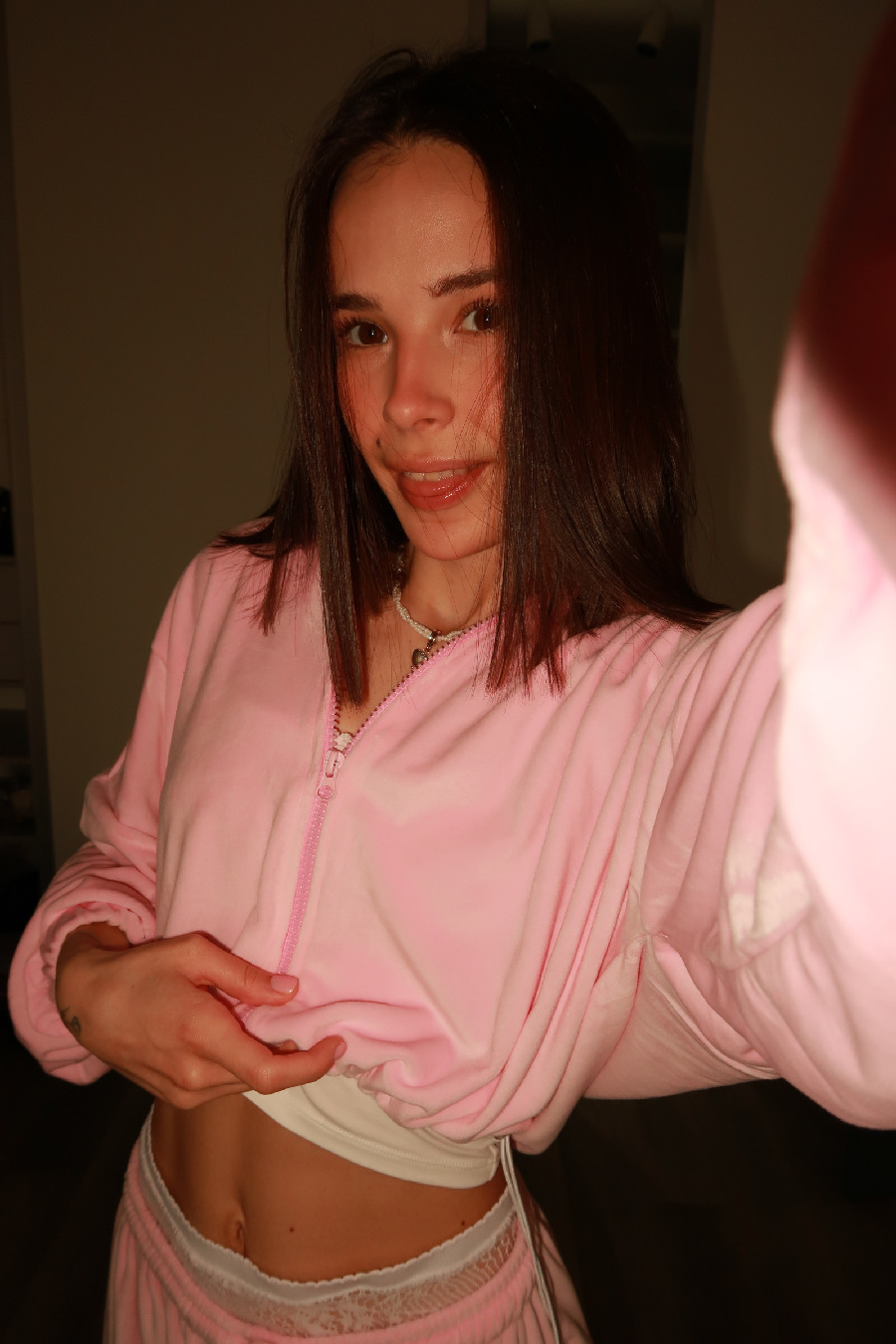 Tina brings the glow — live moments in Kaifing